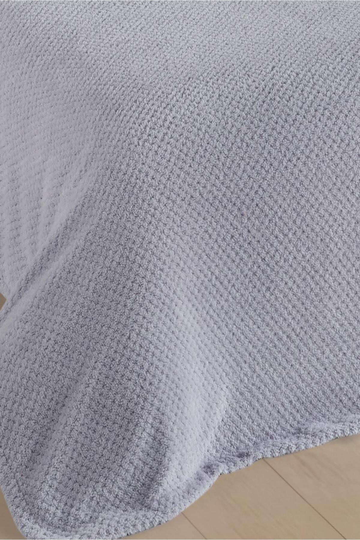 Wellsoft Tek Kişilik Yatak Örtüsü Ve Battaniyesi . 150 X 220cm 1 Adet Kırlent Kılıfı 45x45cm Ekru