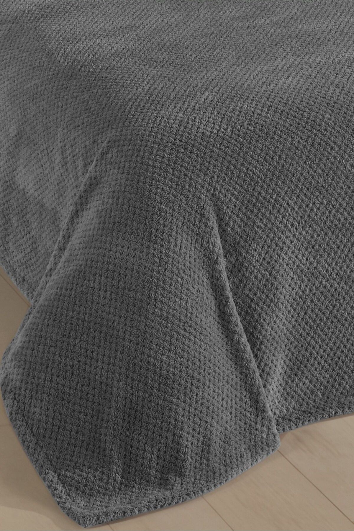 Wellsoft Tek Kişilik Yatak Örtüsü Ve Battaniyesi. 150 X 220 1 Adet Kırlent Kılıfı Antrasit