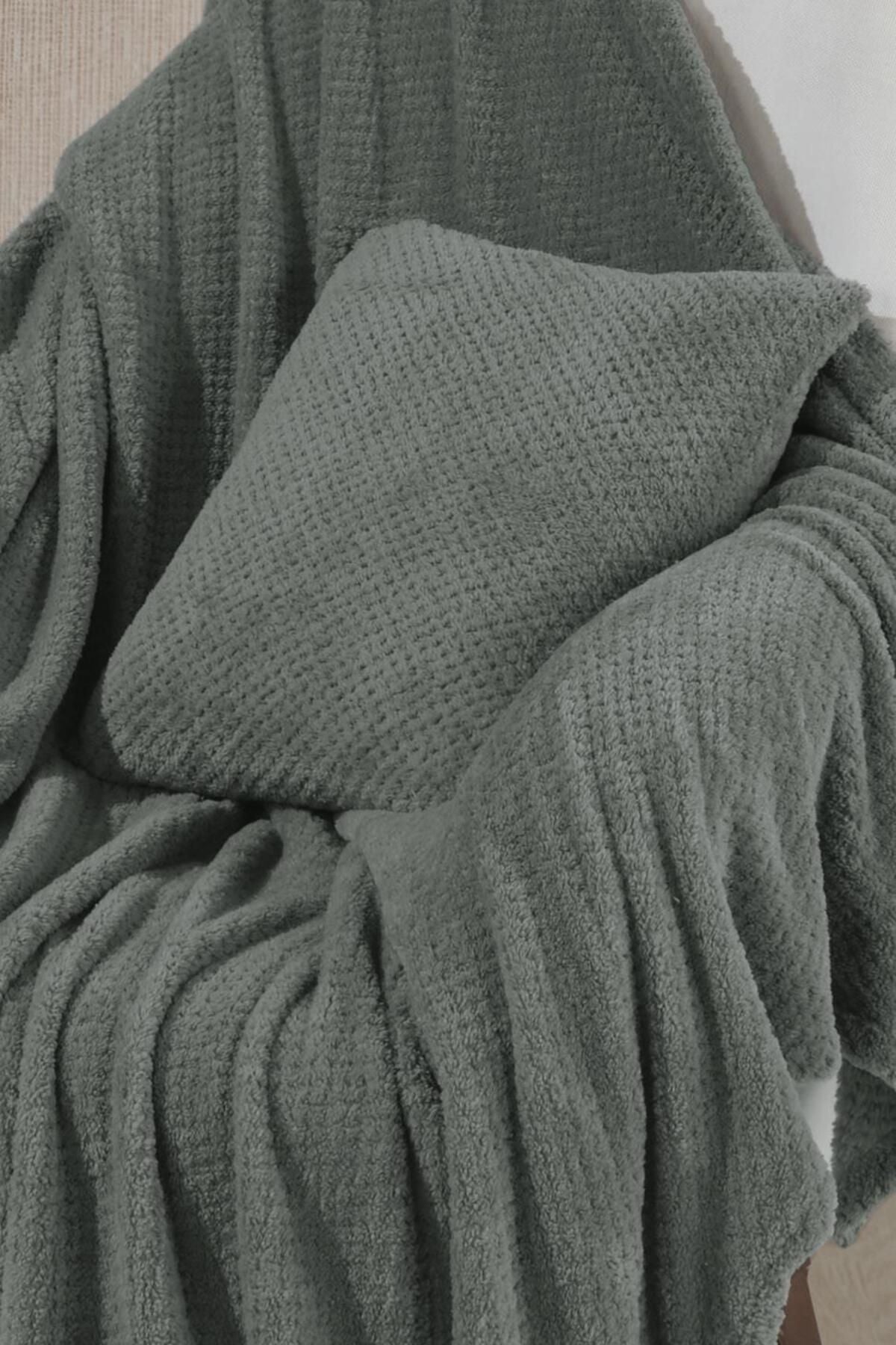 Wellsoft Berjer Ve Tekli Koltuk Örtüsü Ve Tv Battaniyesi 140x140 1 Adet 45x45 Kırlent Kılıfı Ekru