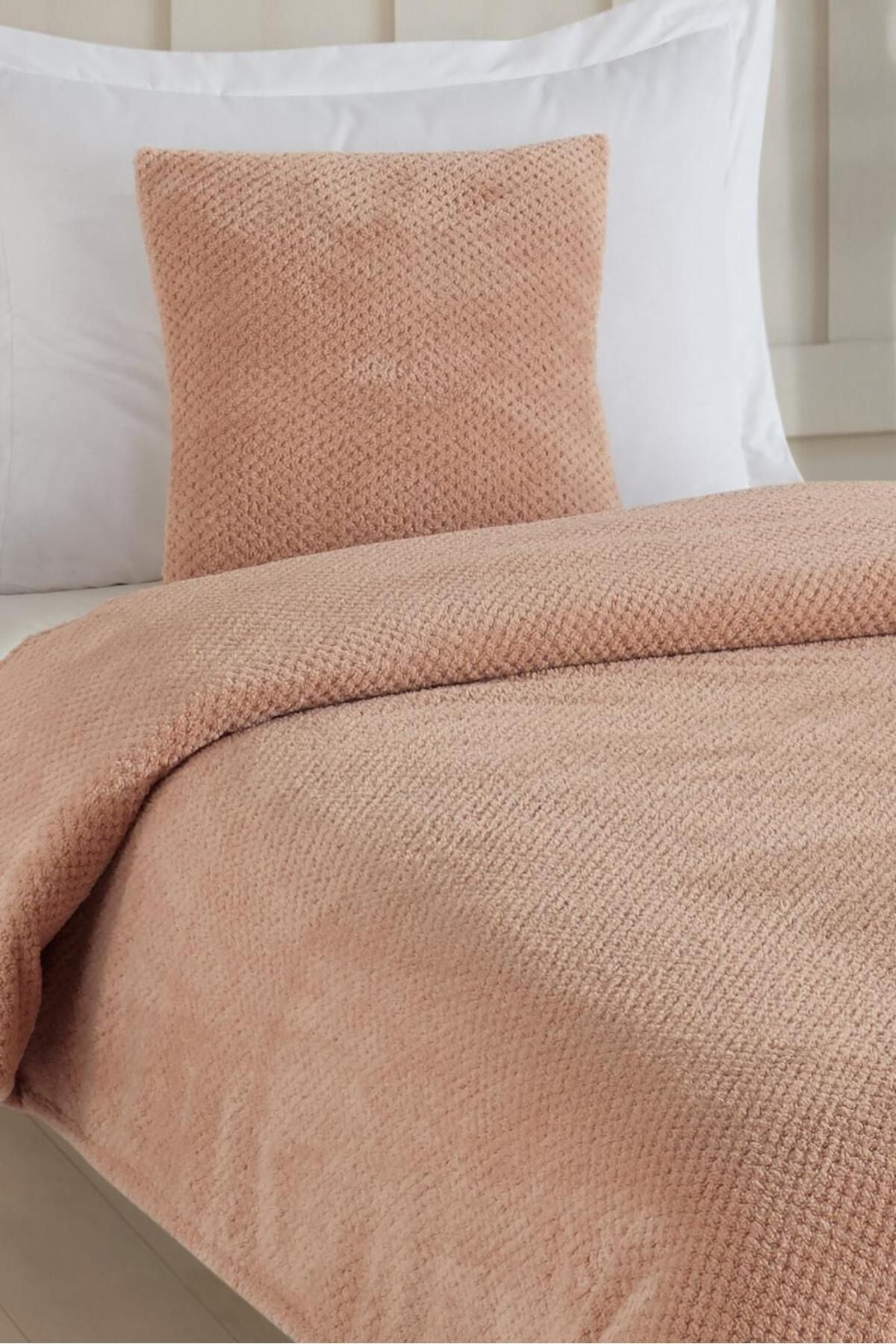 Wellsoft Tek Kişilik Yatak Örtüsü Ve Battaniyesi . 150 X 220cm 1 Adet Kırlent Kılıfı 45x45cm Ekru