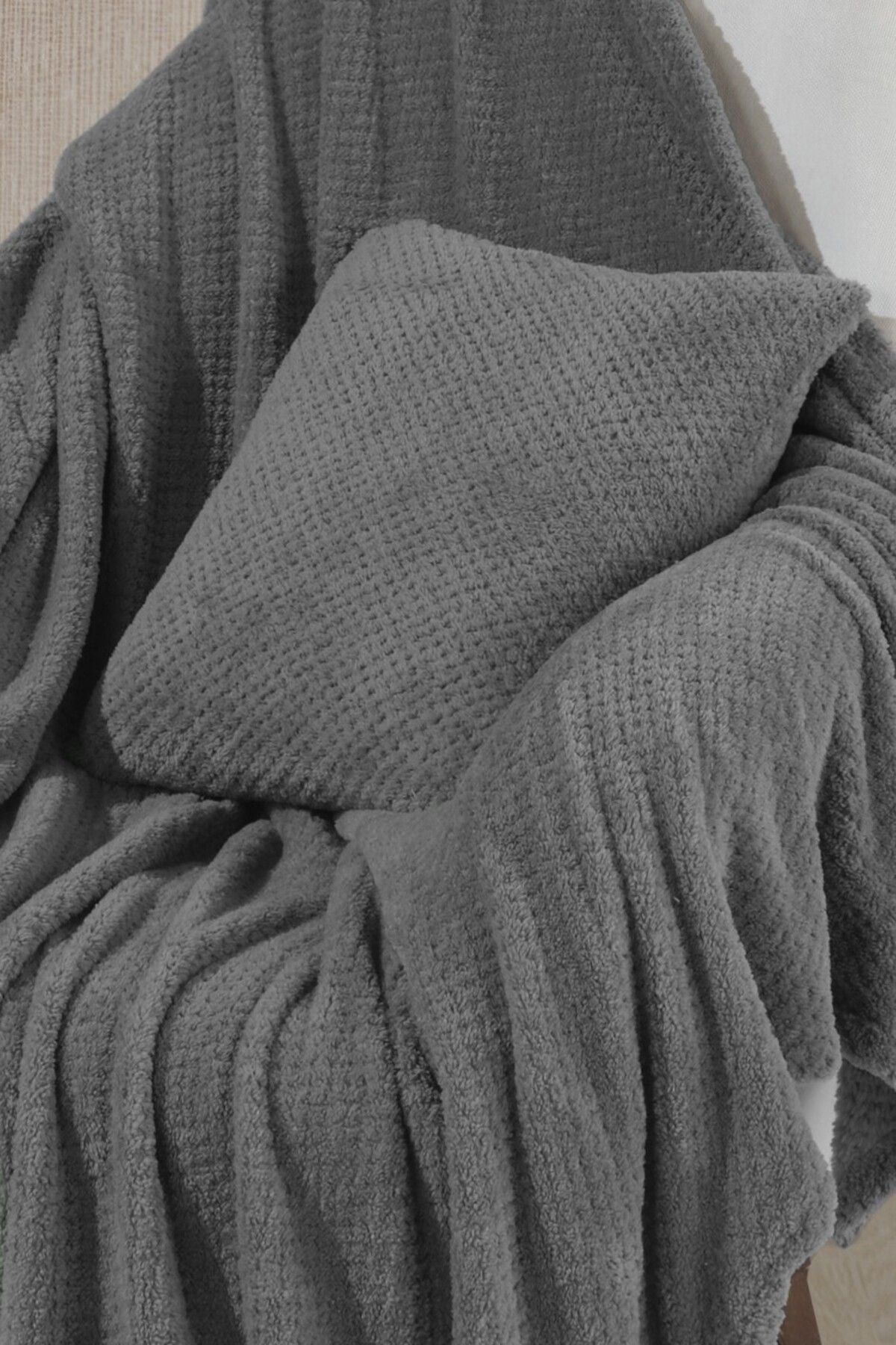 Wellsoft Berjer Ve Tekli Koltuk Örtüsü Ve Tv Battaniyesi 140x140 1 Adet 45x45 Kırlent Kılıfı Ekru