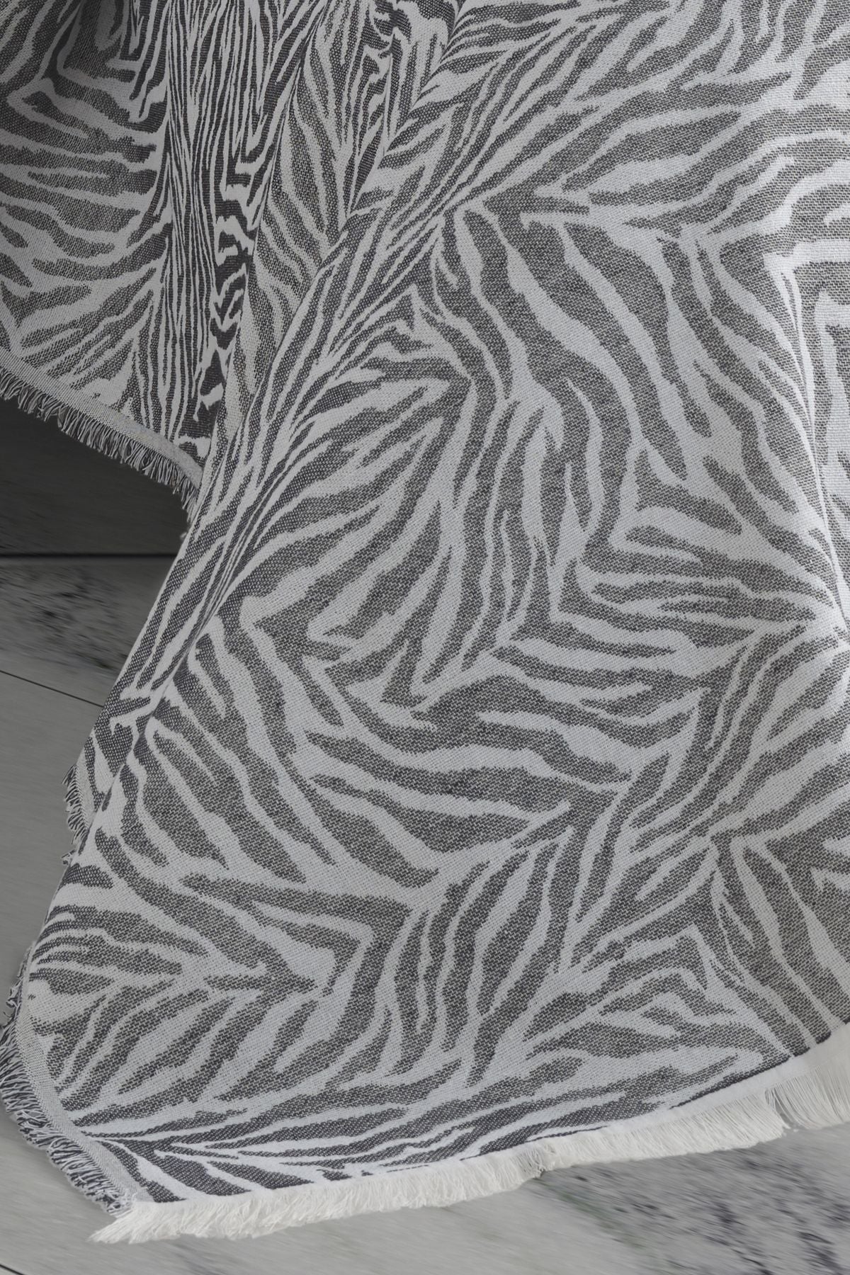 ZEBRA 210x240 ÇİFT KİŞİLİK YATAK ÖRTÜSÜ ANTRASİT