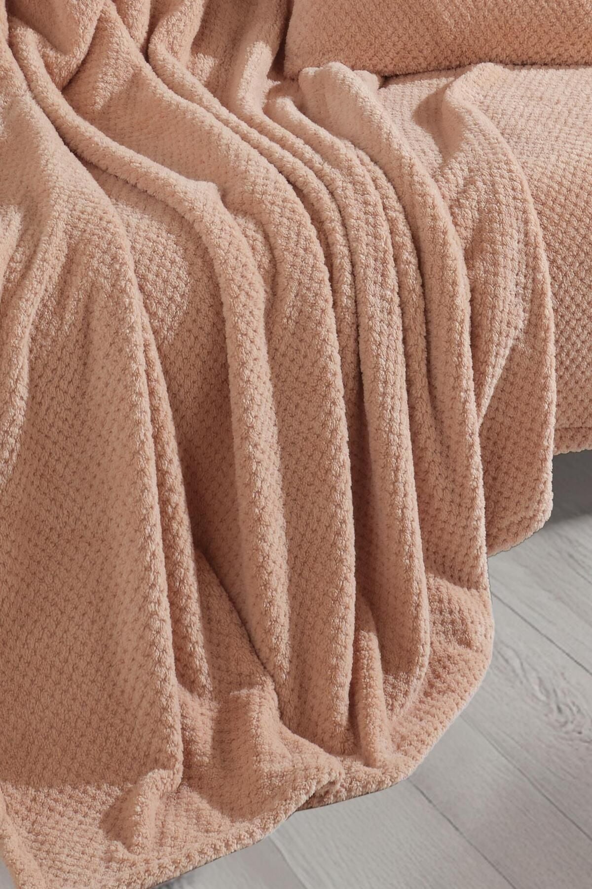 Welsoft Koltuk Örtüsü Ve Tv Battaniyesi 180x200 2 Adet 45x45 Kırlent Kılıfı Ekru