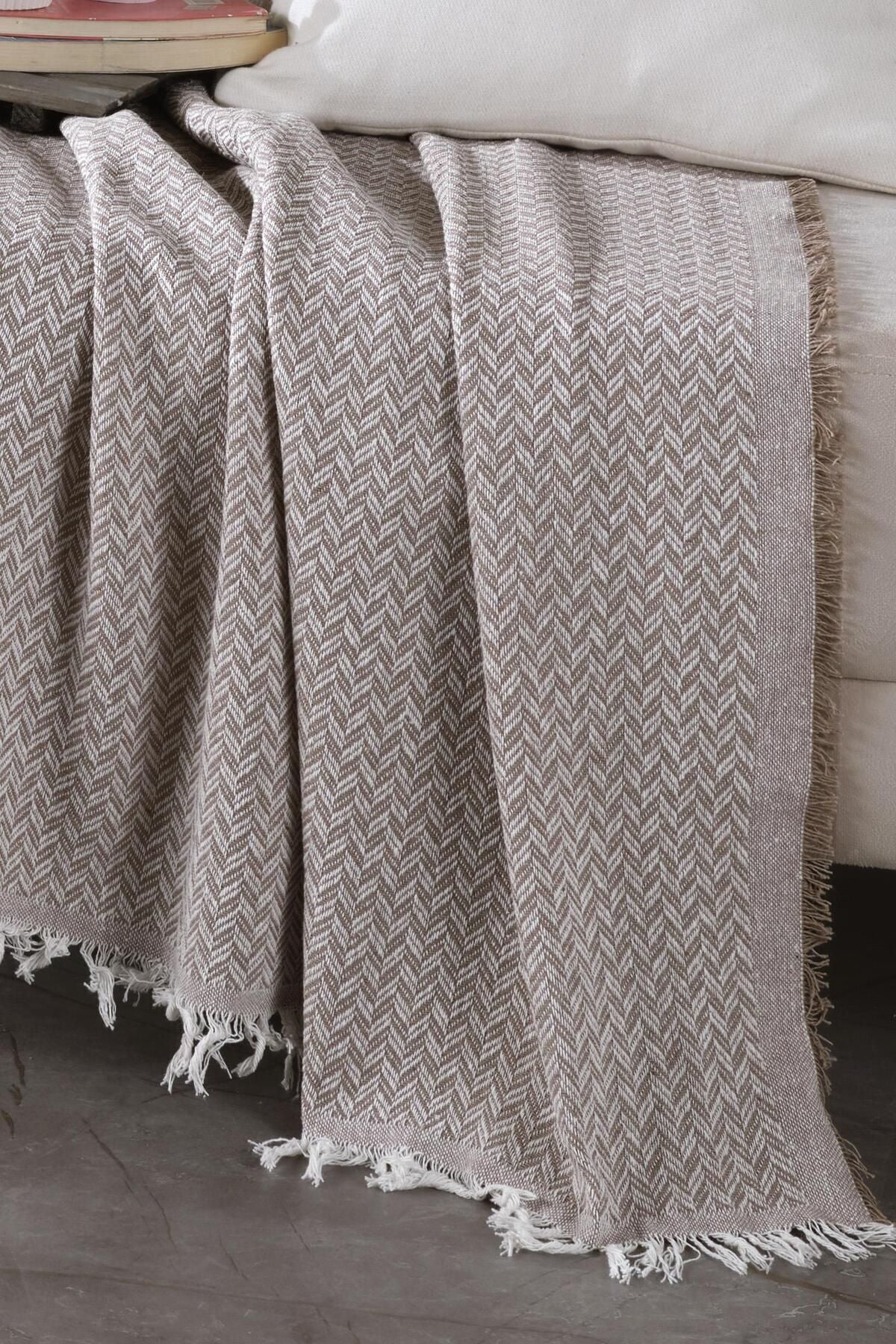 170x210 Zikzak Siyah Koltuk Örtüsü Siyah