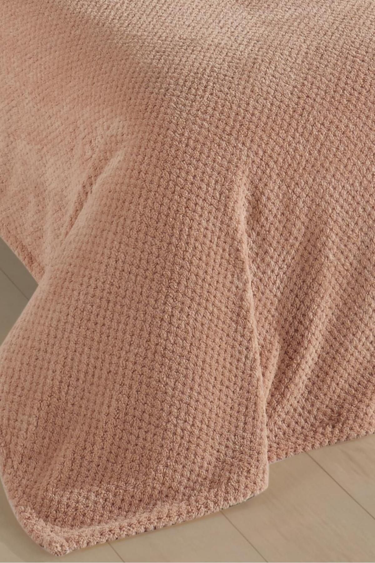 Wellsoft Tek Kişilik Yatak Örtüsü Ve Battaniyesi . 150 X 220cm 1 Adet Kırlent Kılıfı 45x45cm Ekru