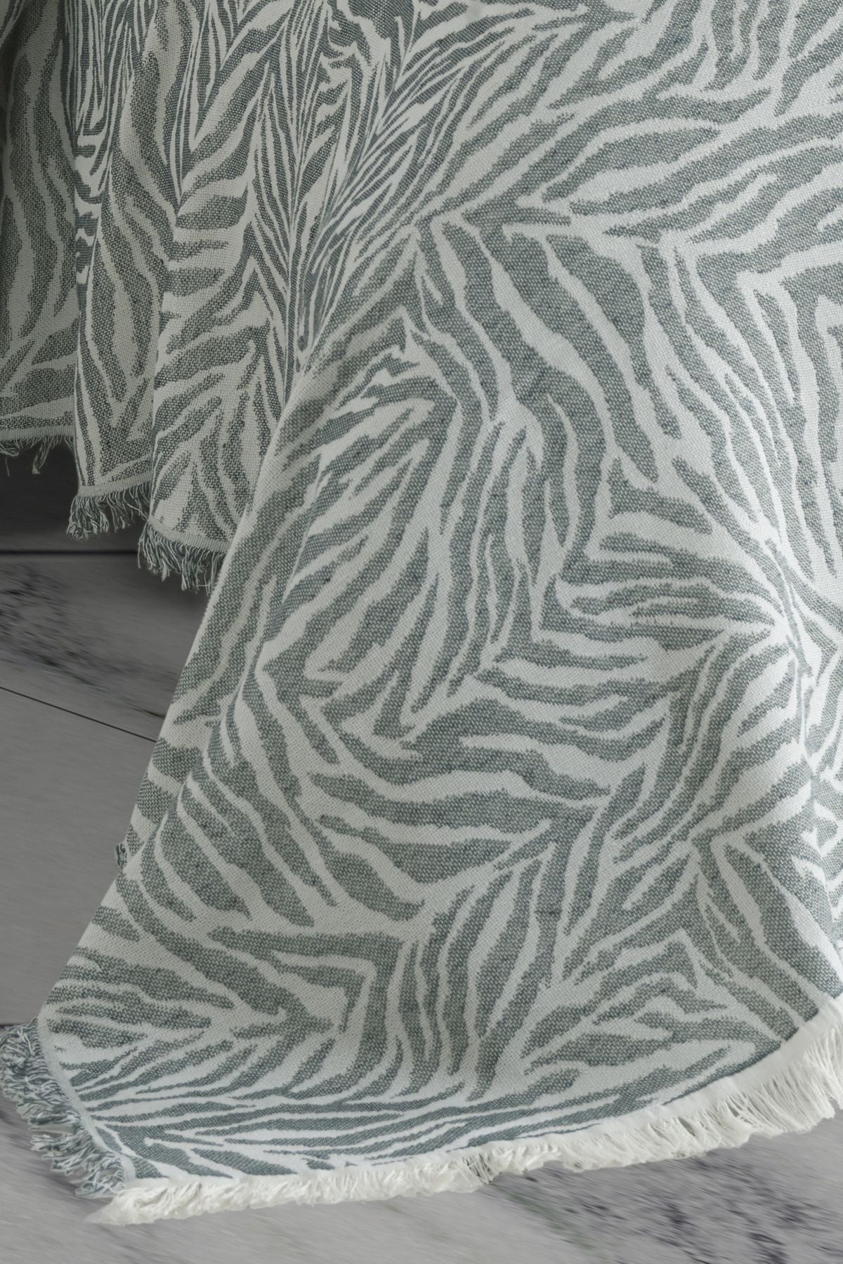 ZEBRA 210x240 ÇİFT KİŞİLİK YATAK ÖRTÜSÜ ANTRASİT