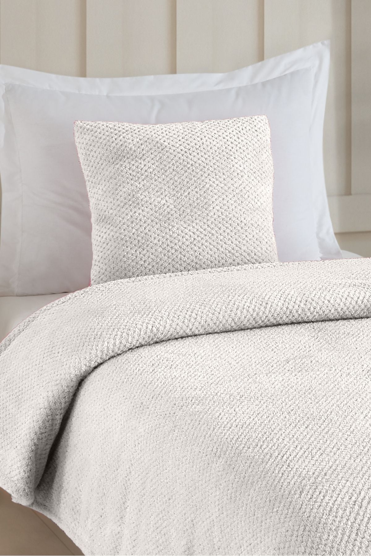 Wellsoft Tek Kişilik Yatak Örtüsü Ve Battaniyesi . 150 X 220cm 1 Adet Kırlent Kılıfı 45x45cm Ekru