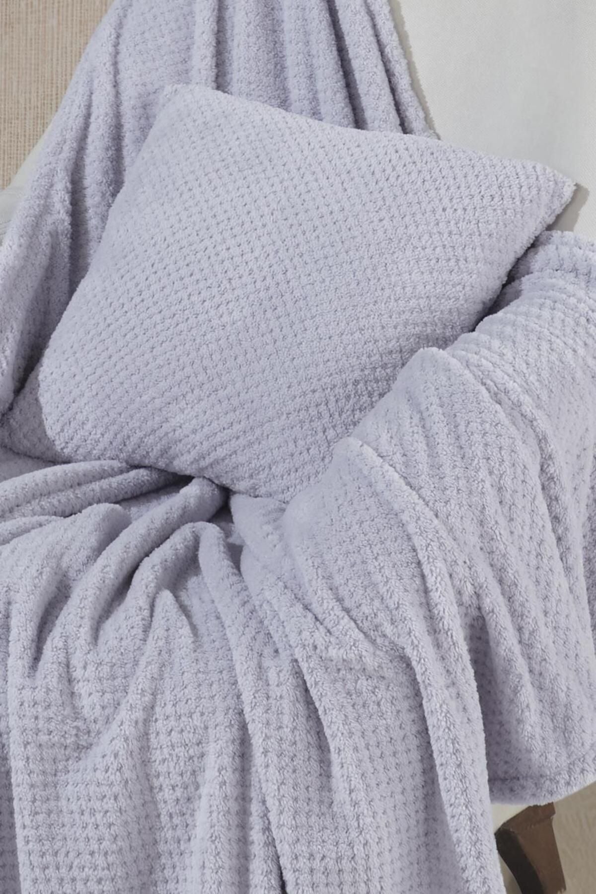 Wellsoft Berjer Ve Tekli Koltuk Örtüsü Ve Tv Battaniyesi 140x140 1 Adet 45x45 Kırlent Kılıfı Ekru