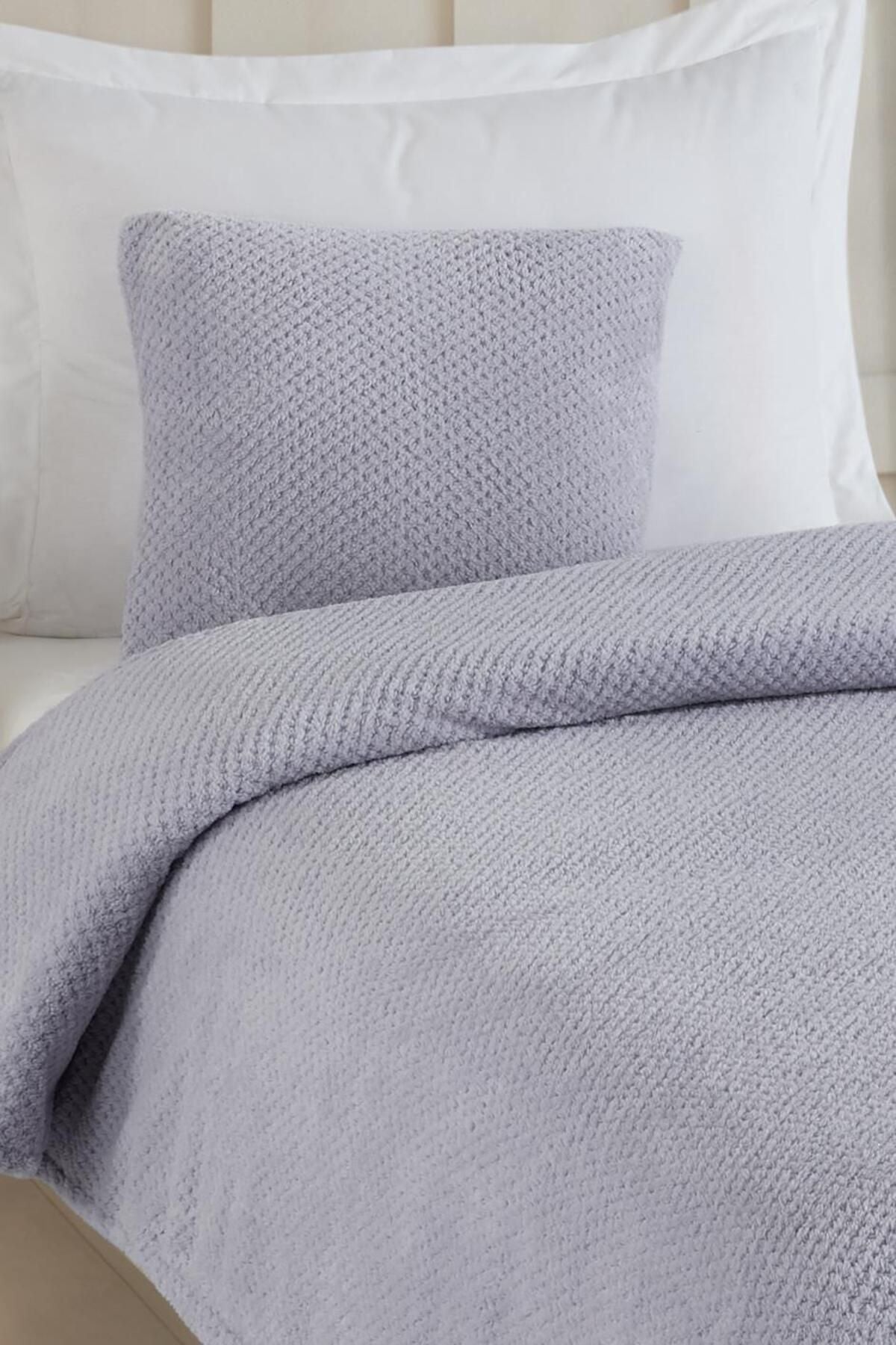 Wellsoft Tek Kişilik Yatak Örtüsü Ve Battaniyesi . 150 X 220cm 1 Adet Kırlent Kılıfı 45x45cm Ekru