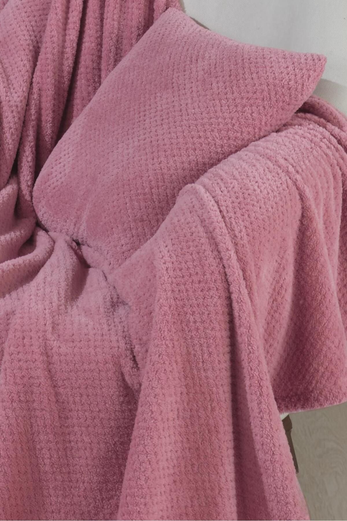 Wellsoft Berjer Ve Tekli Koltuk Örtüsü Ve Tv Battaniyesi 140x140 1 Adet 45x45 Kırlent Kılıfı Ekru