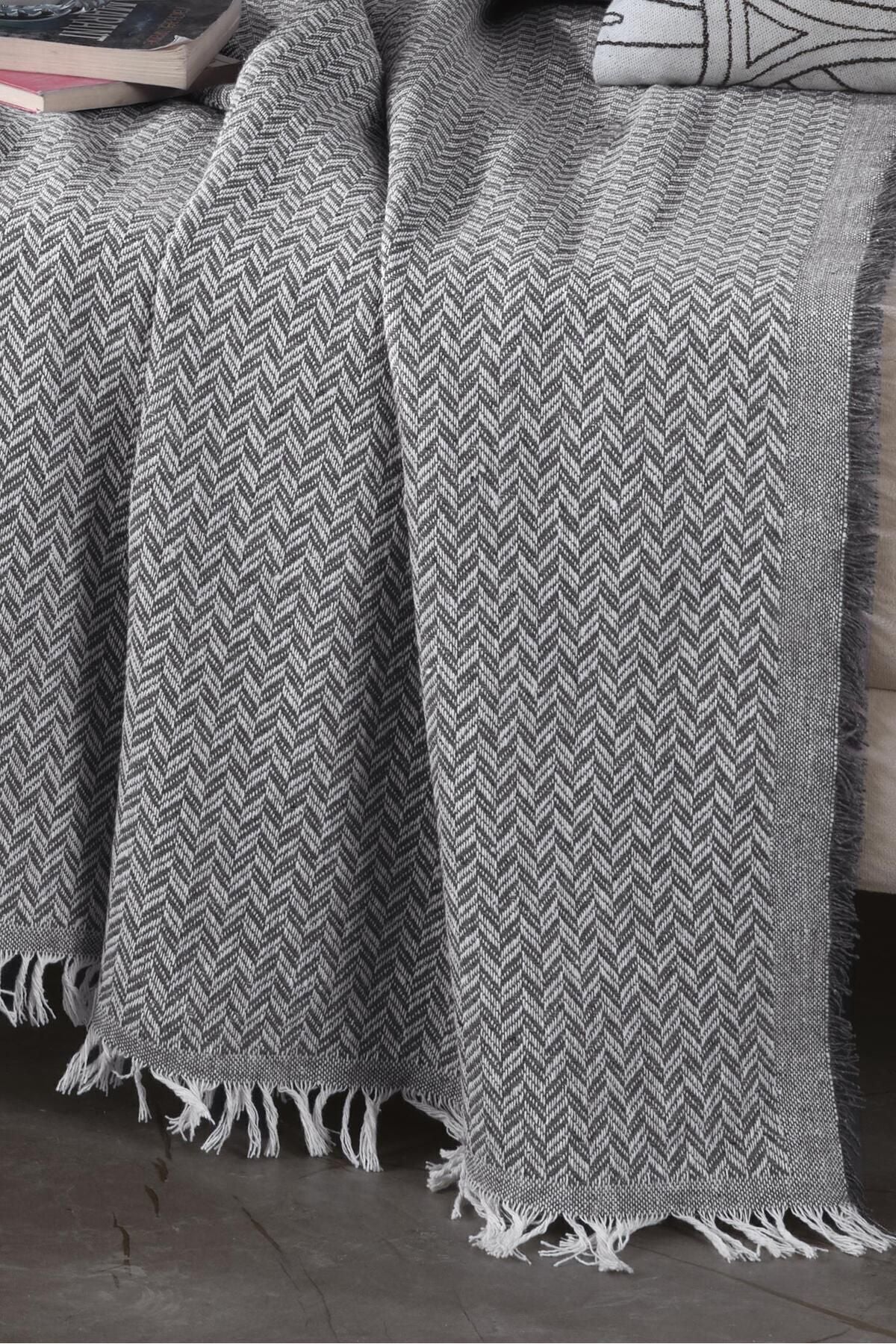 170x210 Zikzak Siyah Koltuk Örtüsü Siyah