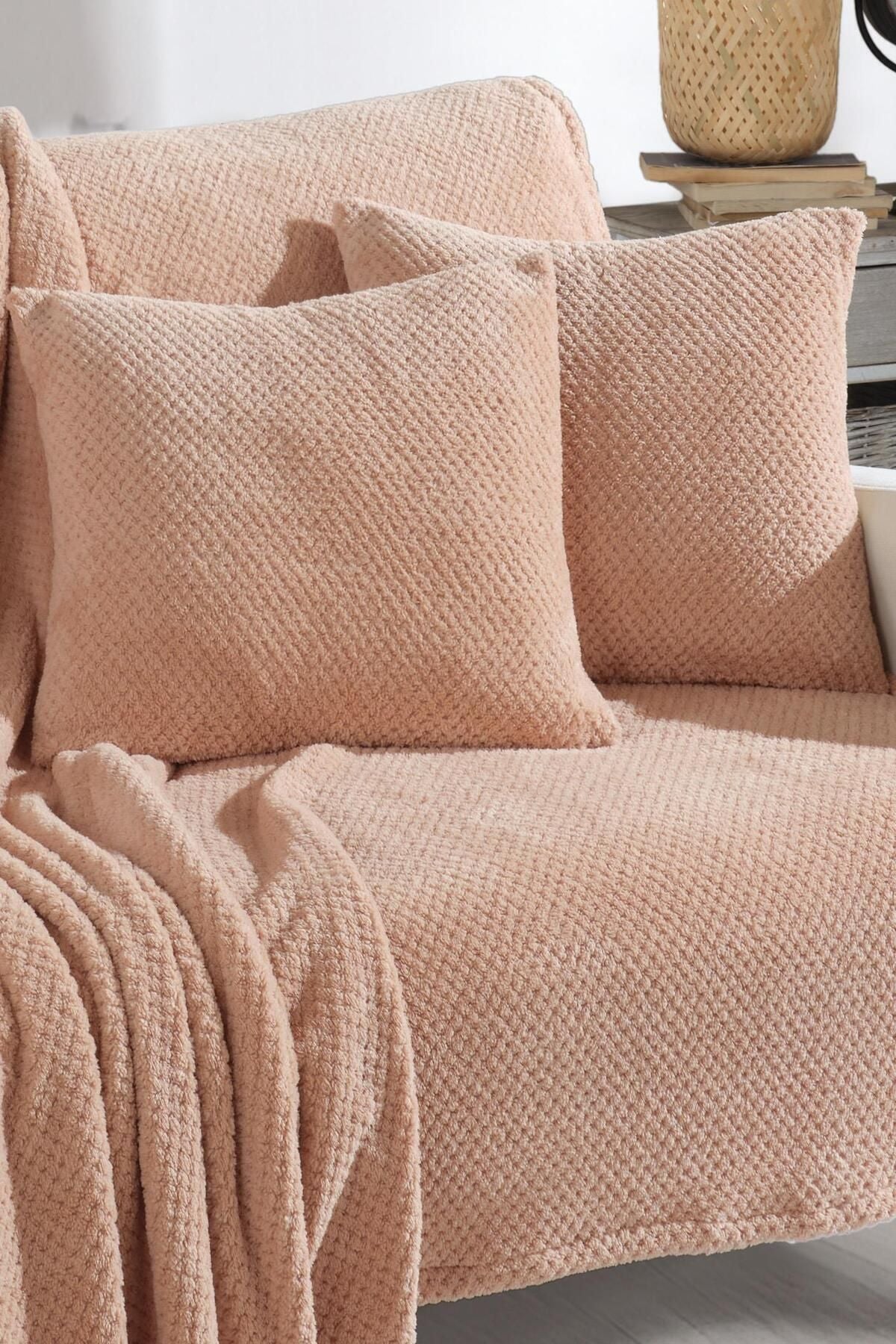 Welsoft Koltuk Örtüsü Ve Tv Battaniyesi 180x200 2 Adet 45x45 Kırlent Kılıfı Ekru