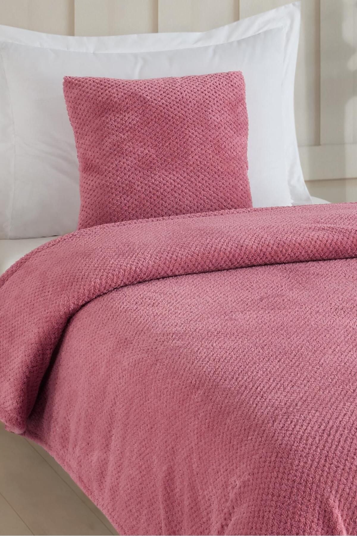 Wellsoft Tek Kişilik Yatak Örtüsü Ve Battaniyesi . 150 X 220cm 1 Adet Kırlent Kılıfı 45x45cm Ekru