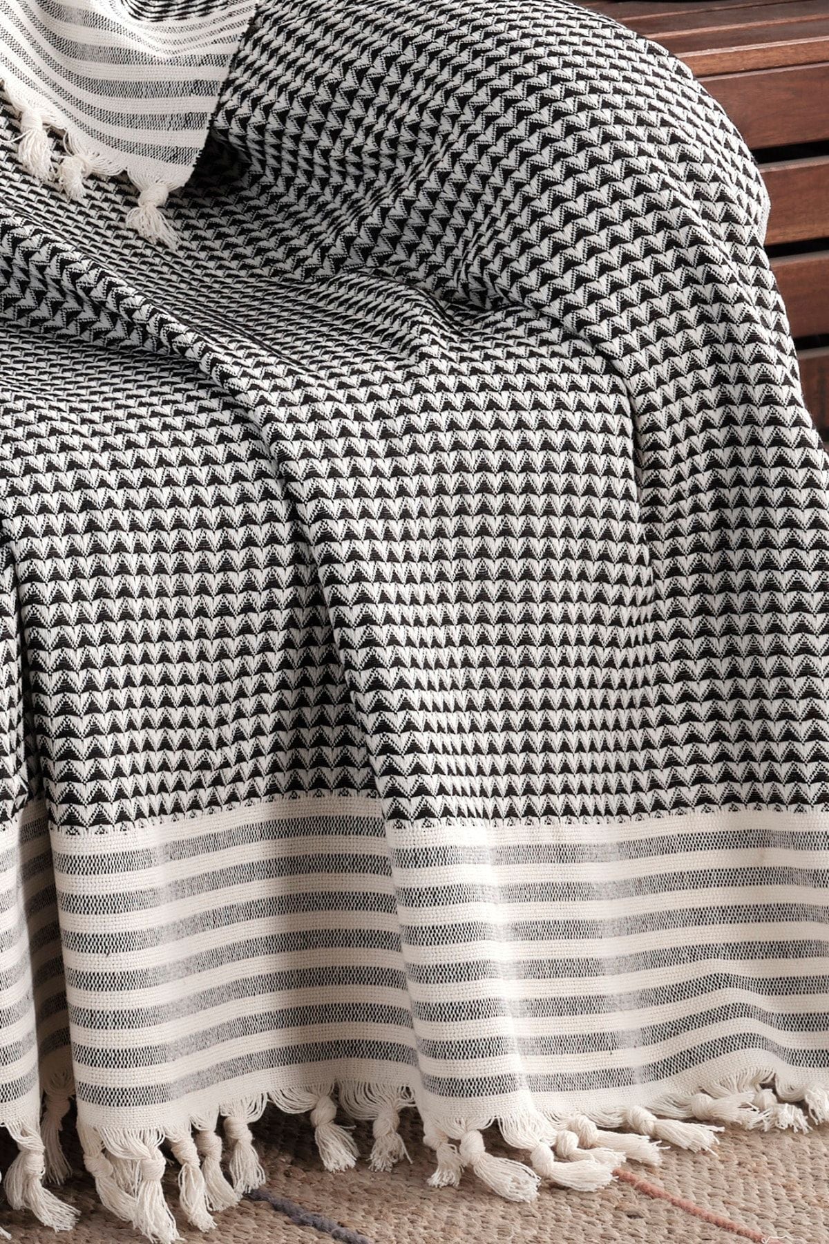 Piramit Siyah Koltuk Örtüsü | Koltuk Şalı 180x210 Pamuk